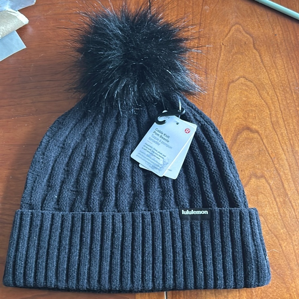 NWT Lululemon black cable knit pom beanie